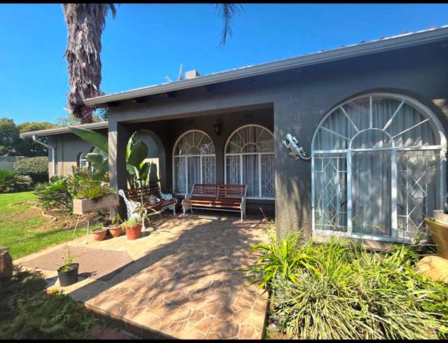 6 BEDROOM HOUSE FOR SALE IN FREEWAY PARK